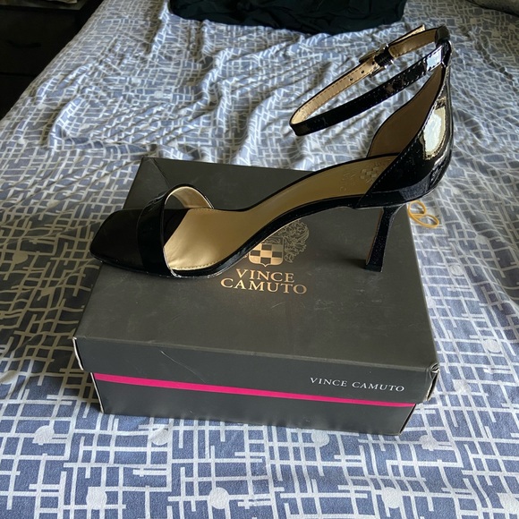 Vince Camuto SAPRENDA2 SANDAL - Picture 1 of 4